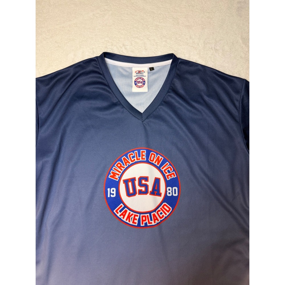 USA Hockey Miracle On Ice 1980 Lake Placid V-Neck Performance Shirt Blue Mens L